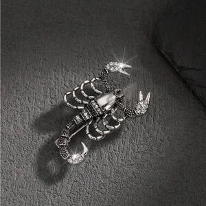 Gothic Scorpion Brooch Silver Tone Jewel Accent Engraved details new